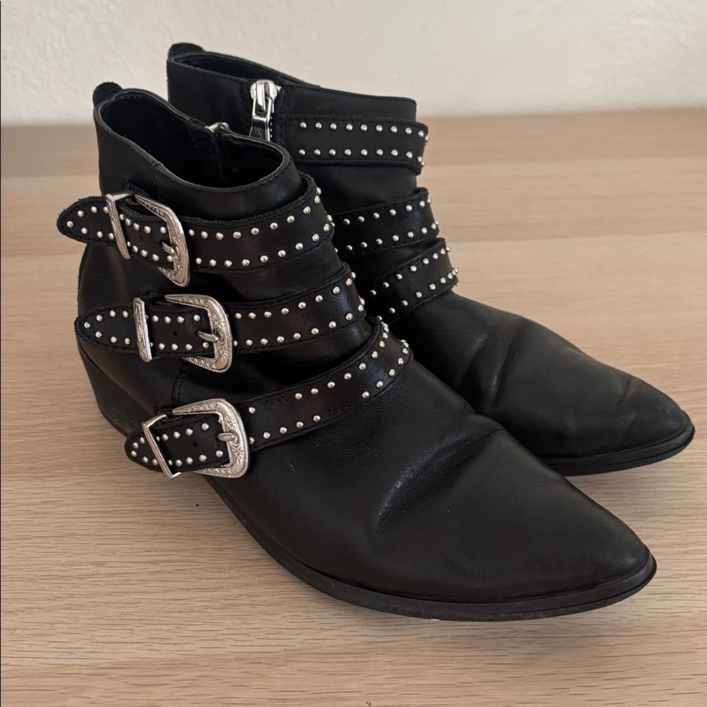 AQUA Black leather Booties Woman’s Size 8 Western Buckles Silver Studs